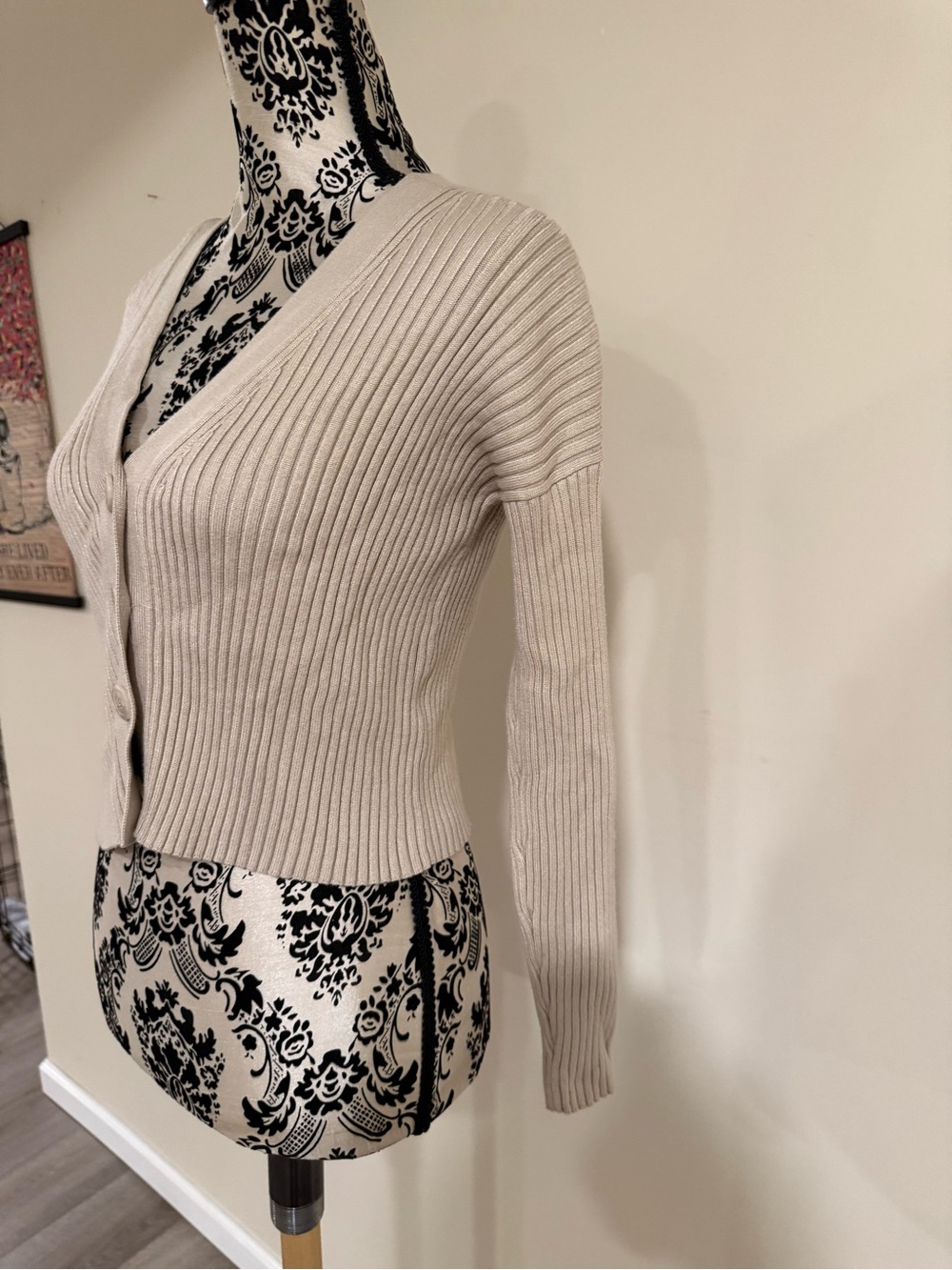 Abercrombie & Fitch Cropped Cardigan - Picture 4 of 6